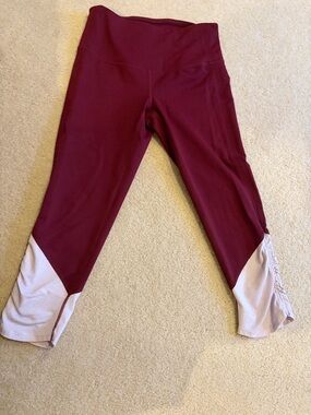 Zella 7/8 Maroon & Light Pink Active Capri Leggings with ruched bottom-  small